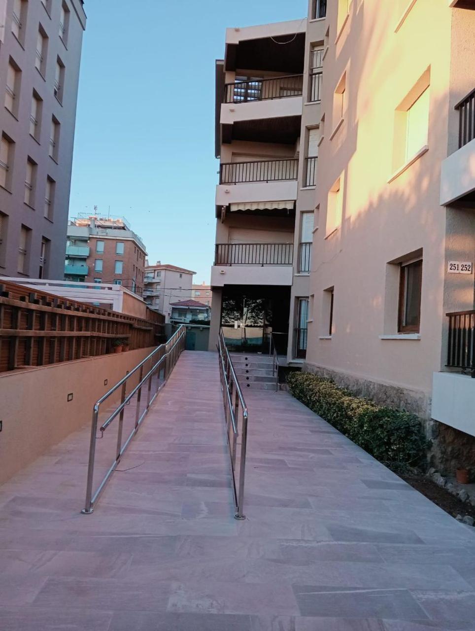 Apartamento Primera Linea De Playa Port-Segur 塞古德卡拉斐 外观 照片